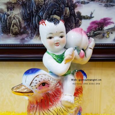 Tượng Tiên Đồng Ngọc Nữ vác trái đào và gậy như ý